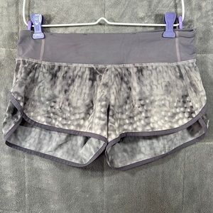 Lululemon Speed Up Shorts Size 4 Lavender with Grey Mottled Print 2 1/2” Inseam
